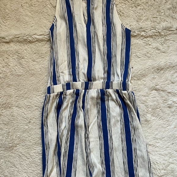 Blue and white stripped romper with little cutout - Picture 3 of 4